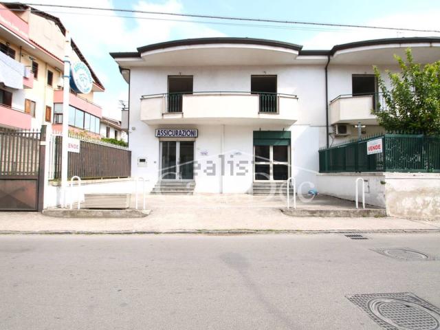 Locale Commerciale in affitto a Trentola, Campania