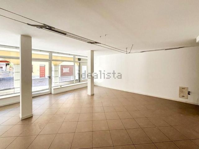 Locale Commerciale in affitto a Abano Terme Bagni, Veneto