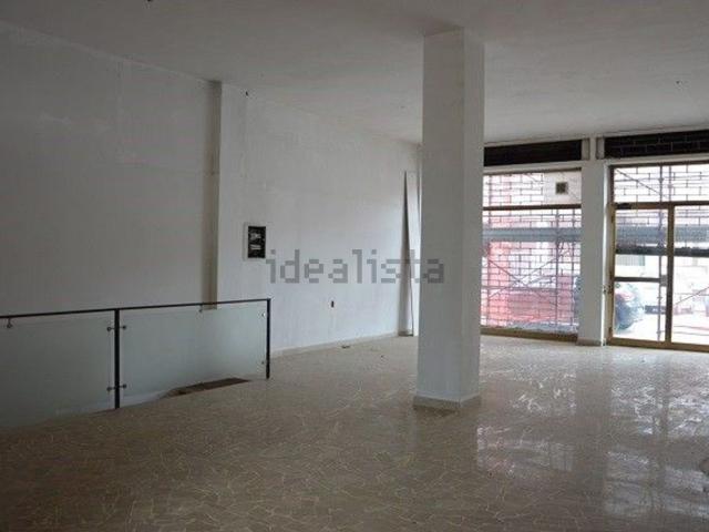 Locale Commerciale in affitto a Centro, Gallarate