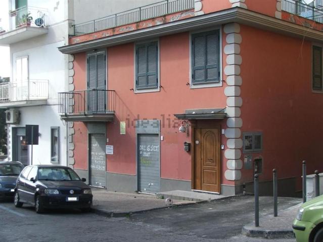 Locale Commerciale in affitto a Rione Bognar, Pozzuoli