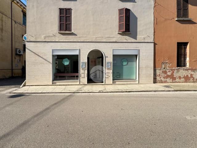 Locale Commerciale in affitto a Medole, Lombardia