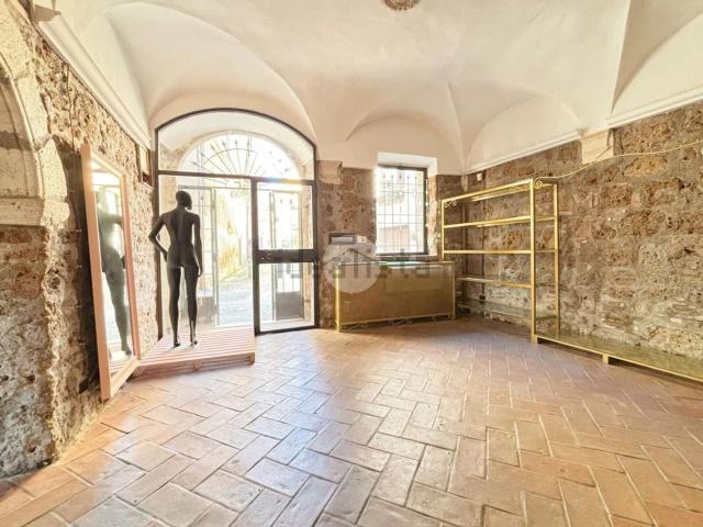 Locale Commerciale in affitto a Civita Castellana, Lazio