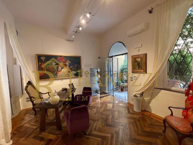 Locale Commerciale in affitto a Santo Stefano, Bologna