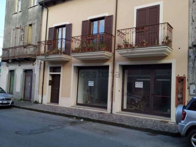 Locale Commerciale in affitto a Calabria, Vibo Valentia