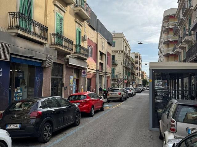 Locale Commerciale in affitto a IV Circoscrizione, Messina