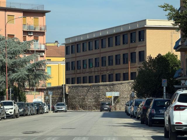 Locale Commerciale in affitto a Libertà, Benevento