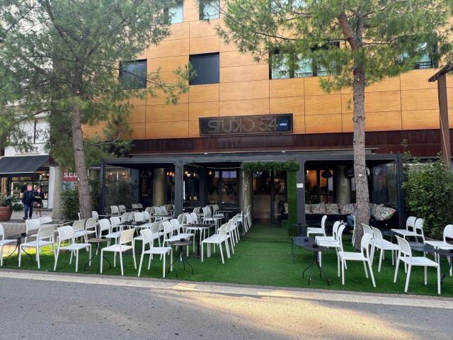 Locale Commerciale in affitto a Riccione, Reggio Emilia