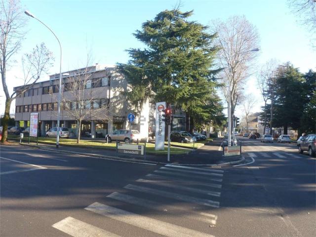 Locale Commerciale in affitto a Mariano al Brembo, Dalmine