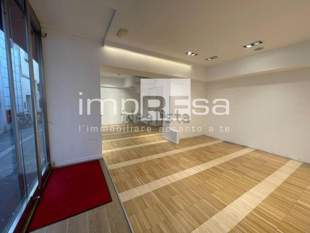 Locale Commerciale in affitto a San Zeno, Treviso