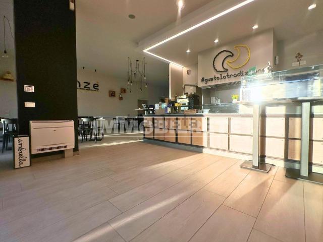 Locale Commerciale in affitto a Puglia, Bari