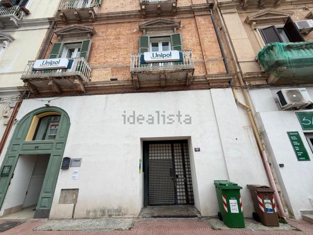 Locale Commerciale in affitto a Puglia, Taranto