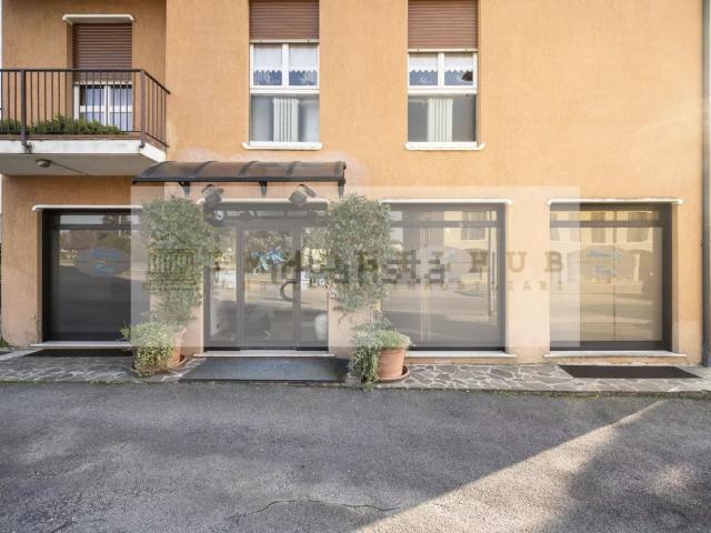 Locale Commerciale in affitto a Triuggio, Lombardia