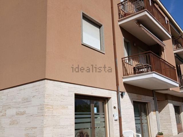 Locale Commerciale in affitto a Torrione, Tornimparte