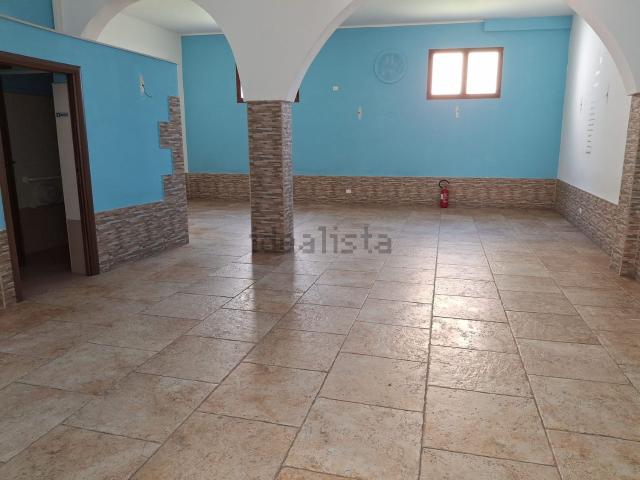 Locale Commerciale in affitto a Puglia, Bari