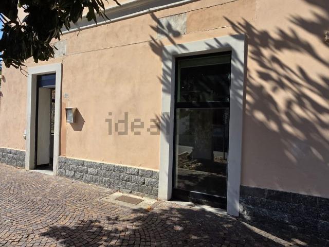 Locale Commerciale in affitto a Santo Stefano Ticino, Milano