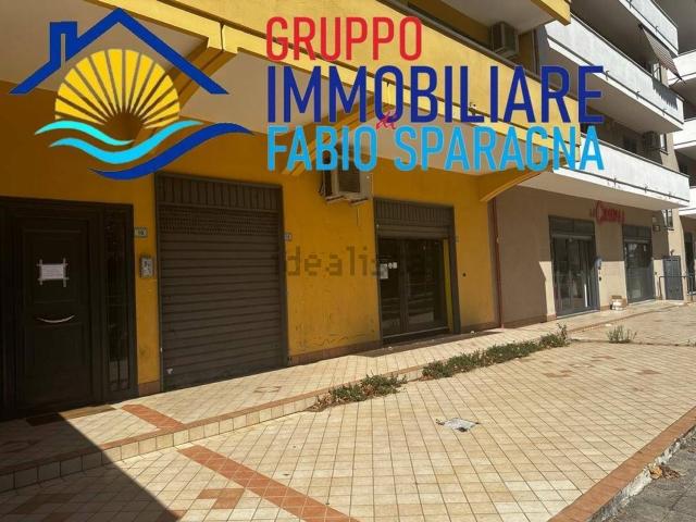 Locale Commerciale in affitto a Casapulla, Campania