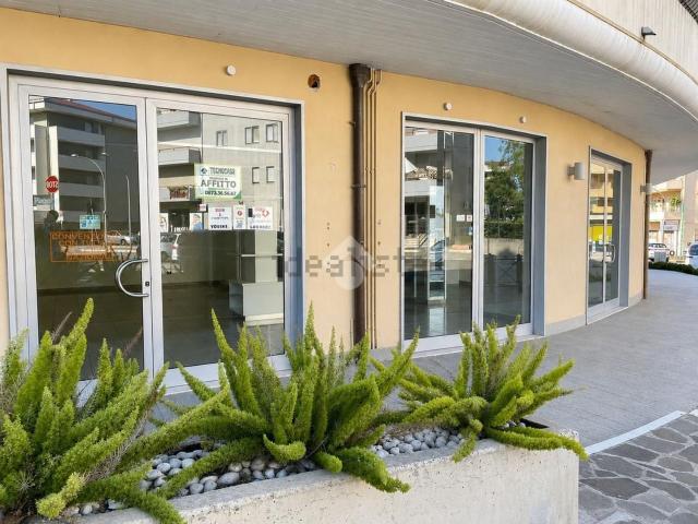 Locale Commerciale in affitto a San Paolo, Vasto
