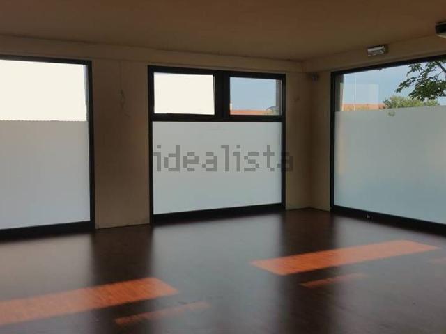 Locale Commerciale in affitto a Signa, Toscana