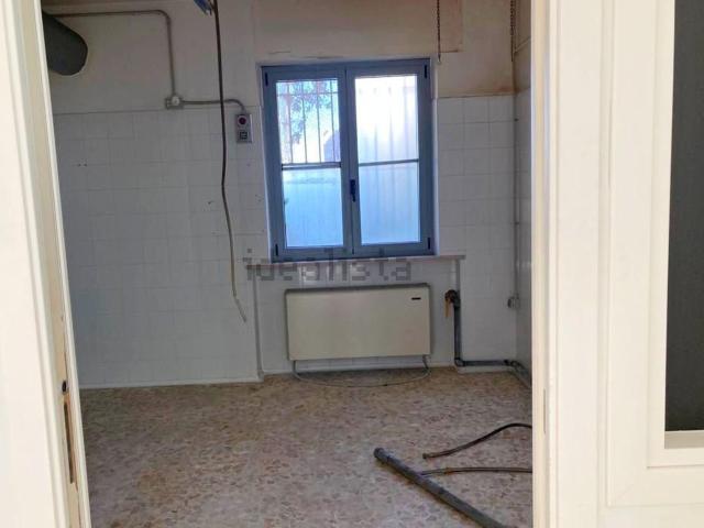 Locale Commerciale in affitto a Tirassegno, Marche