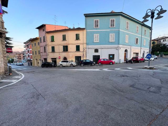 Locale Commerciale in affitto a Lecchi, Toscana