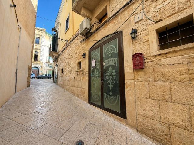 Locale Commerciale in affitto a Puglia, Bari