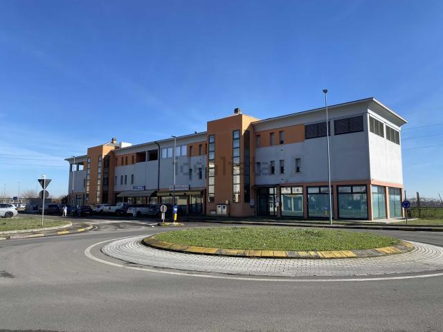 Locale Commerciale in affitto a Golese, Sorbolo