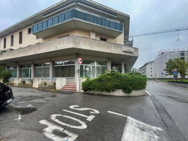 Locale Commerciale in affitto a Calcinato, Lombardia