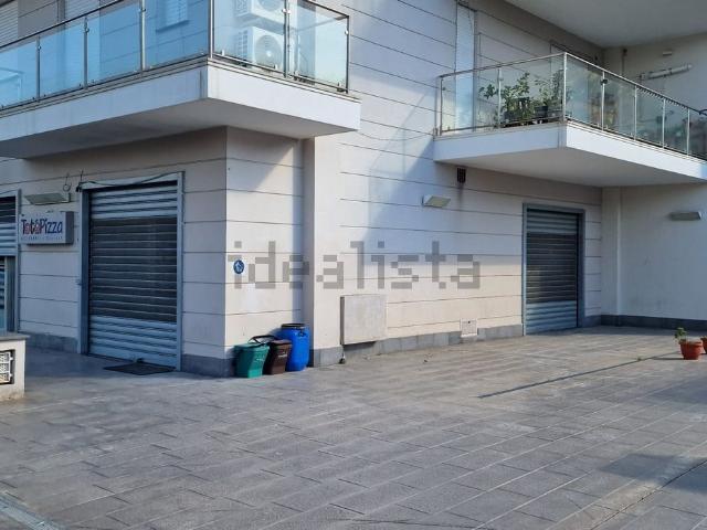 Locale Commerciale in affitto a Roccapiemonte, Campania