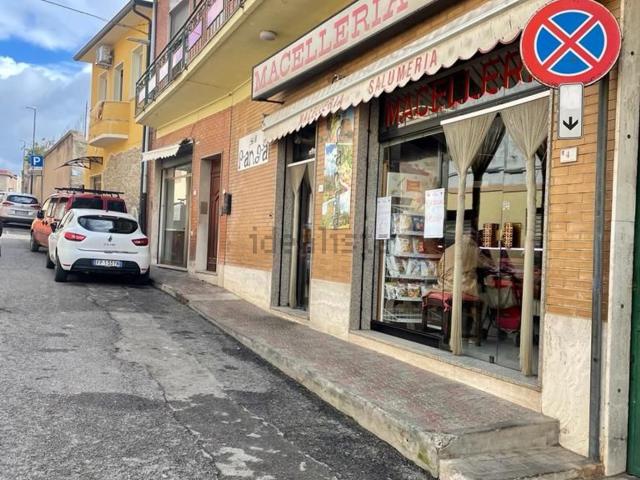 Locale Commerciale in affitto a Dolianova, Sardigna/Sardegna
