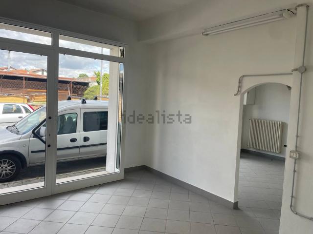 Locale Commerciale in affitto a Unione di comuni Valmarecchia, Santarcangelo Di