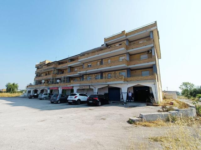 Locale Commerciale in affitto a Villaggio del Sole, Castel Volturno