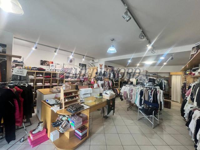 Locale Commerciale in affitto a Ranica, Lombardia