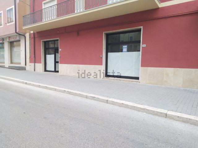 Locale Commerciale in affitto a San Lazzaro, Isernia