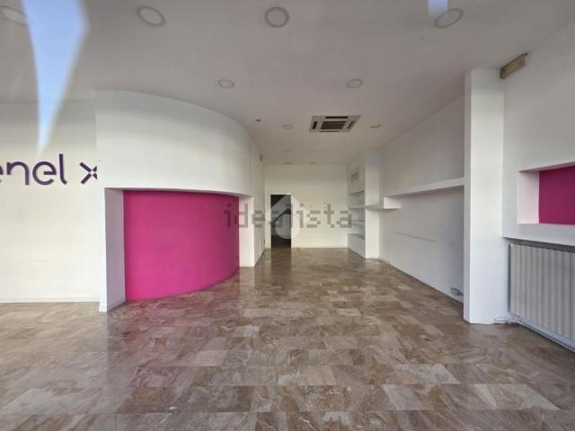 Locale Commerciale in affitto a Zona Nord, Brescia
