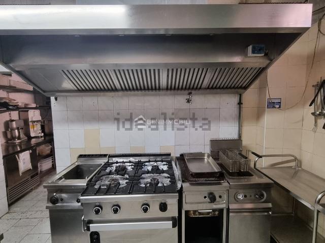 Locale Commerciale in affitto a Zona Centro, Brescia