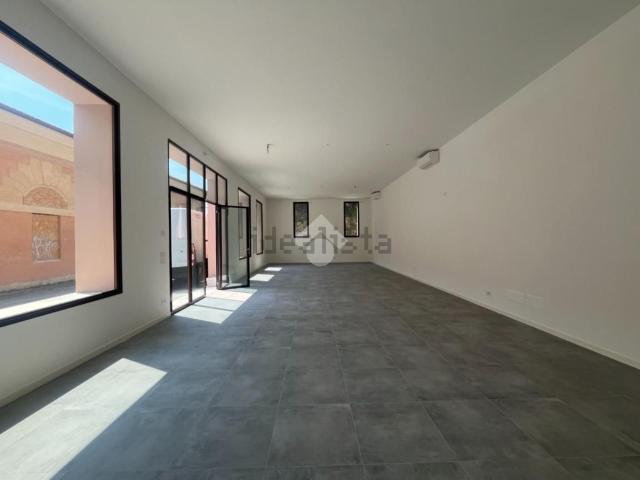 Locale Commerciale in affitto a Angarano, Bassano Del Grappa