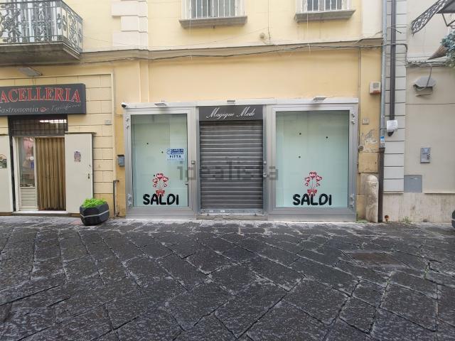 Locale Commerciale in affitto a Centro Storico, Caserta