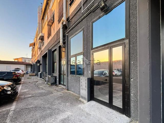Locale Commerciale in affitto a Manerbio, Lombardia