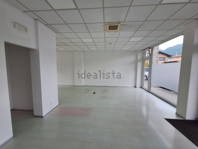 Locale Commerciale in affitto a Maniago, Friuli-Venezia Giulia