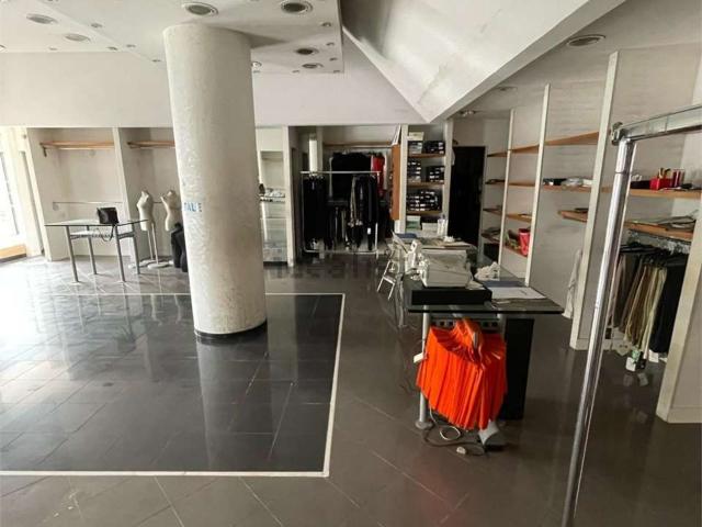 Locale Commerciale in affitto a Frosinone, Lazio