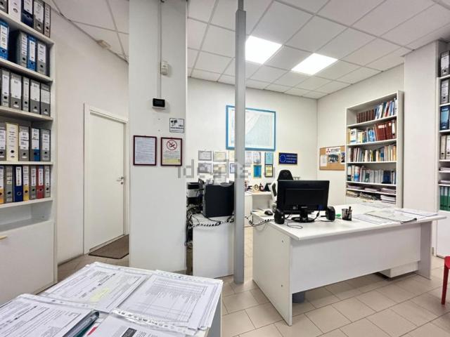 Locale Commerciale in affitto a Torracca Inferiore, La Spezia