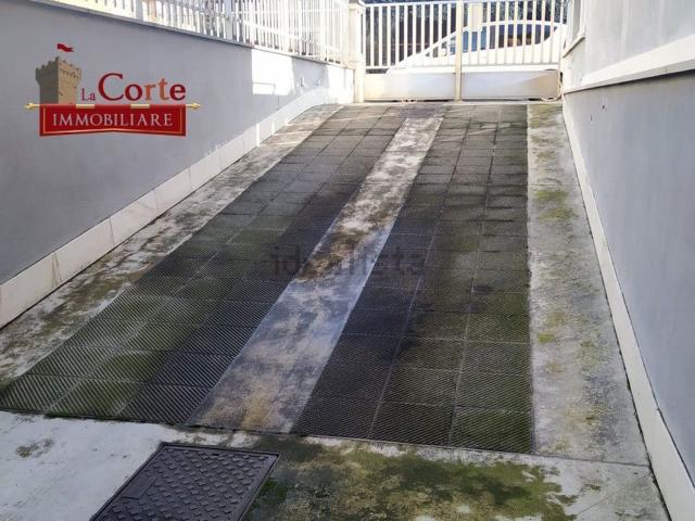 Locale Commerciale in affitto a Senago, Castelletto
