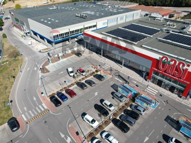 Locale Commerciale in affitto a Chiugiana, Corciano