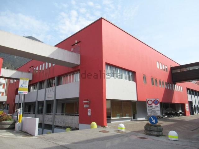 Locale Commerciale in affitto a Tolmezzo, Friuli-Venezia Giulia