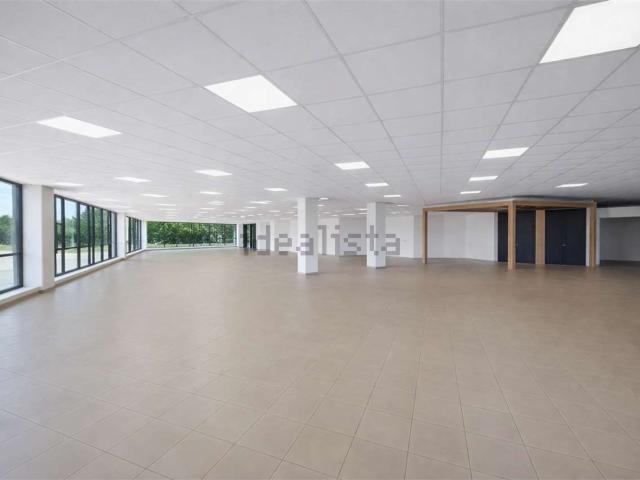 Locale Commerciale in affitto a Baraccola Est, Marche