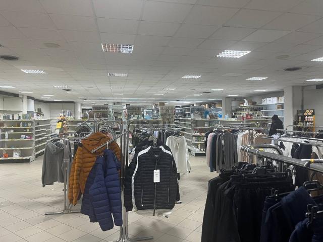Locale Commerciale in affitto a Unione di comuni Montana Lunigiana, Aulla