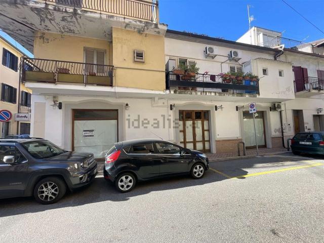 Locale Commerciale in affitto a Soverato Marina, Calabria