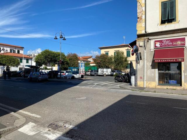 Locale Commerciale in affitto a Antignano, Livorno
