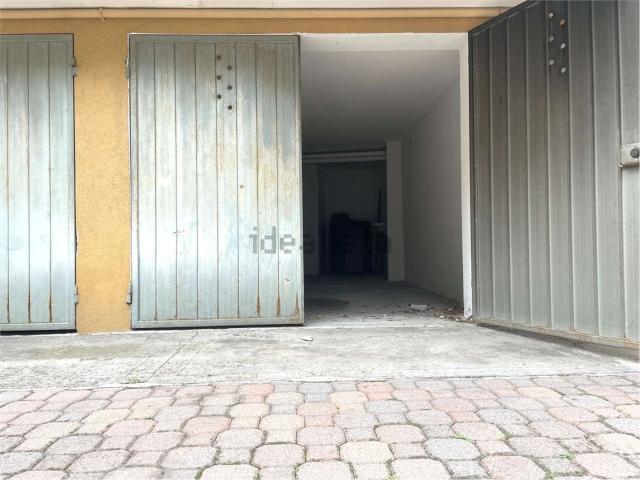 Locale Commerciale in affitto a Mestre-Carpenedo, Venezia