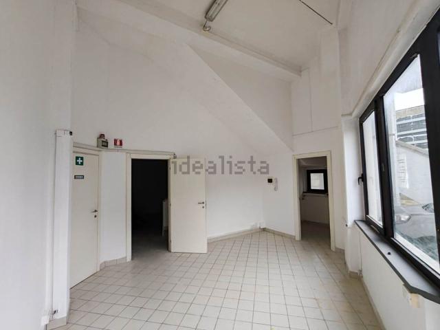 Locale Commerciale in affitto a Livorno, Toscana